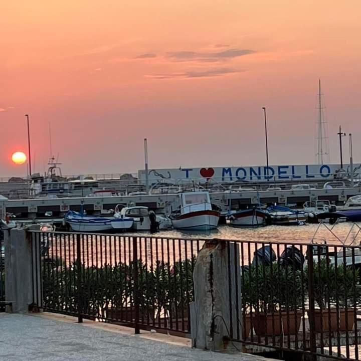 パレルモTerrazza Mare Mondelloアパートメント エクステリア 写真